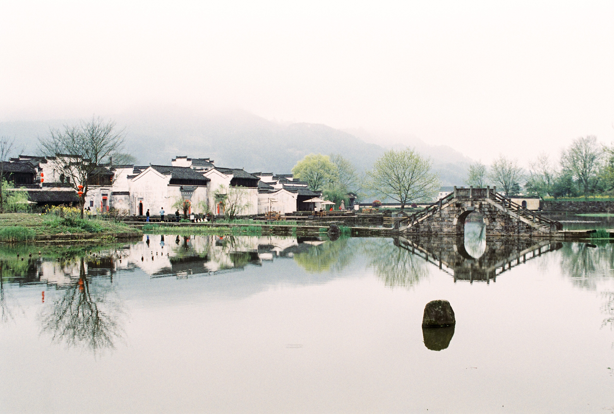 analoge fotografie: een landschap in China geschoten op een analoge camera